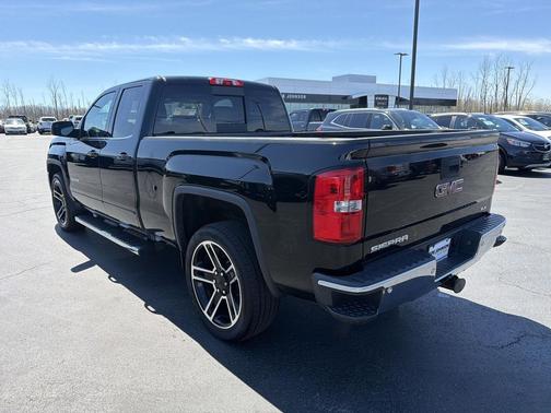 Onyx Black 2017 GMC Sierra 1500 SLE