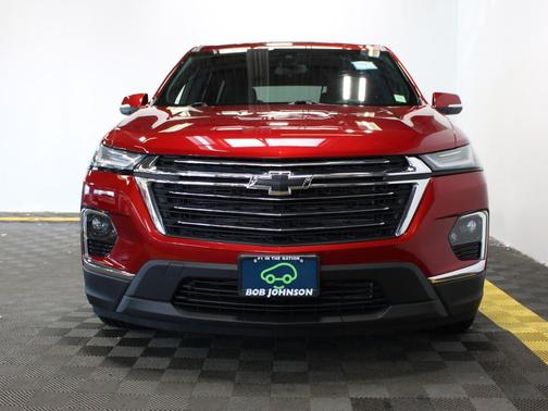 Radiant Red Tintcoat 2023 Chevrolet Traverse LT Cloth