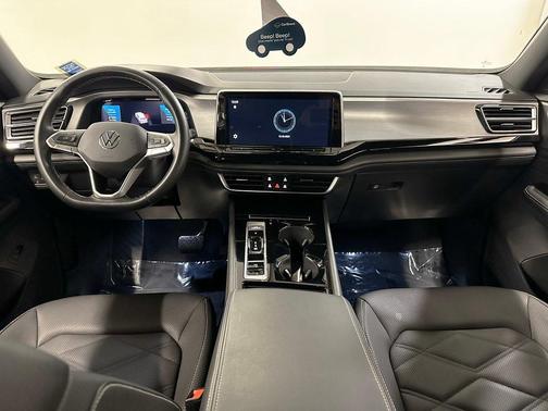 2025 Volkswagen Atlas Cross Sport 2.0T SE w/Technology 4MOTION