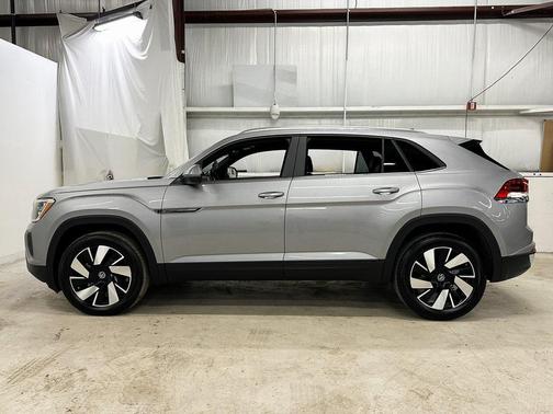 2025 Volkswagen Atlas Cross Sport 2.0T SE w/Technology 4MOTION