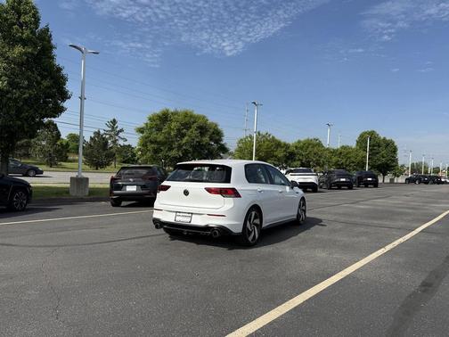 Oryx White Pearl 2022 Volkswagen Golf GTI 1.4T TSI