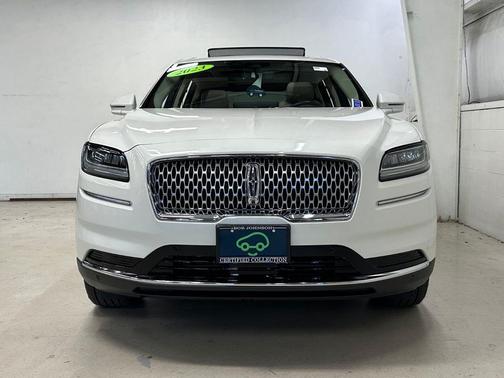 Pristine White Metallic Tri-Coat 2023 Lincoln Nautilus Reserve