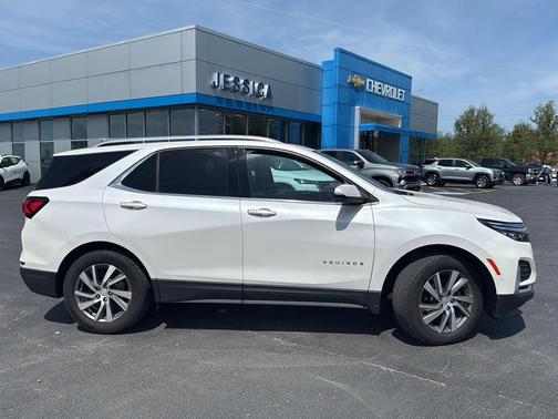 Iridescent Pearl Tricoat 2023 Chevrolet Equinox Premier w/1LZ