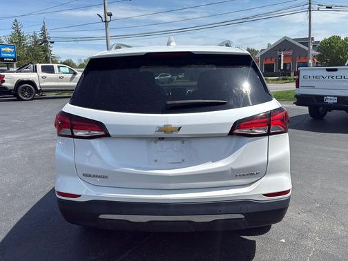 Iridescent Pearl Tricoat 2023 Chevrolet Equinox Premier w/1LZ