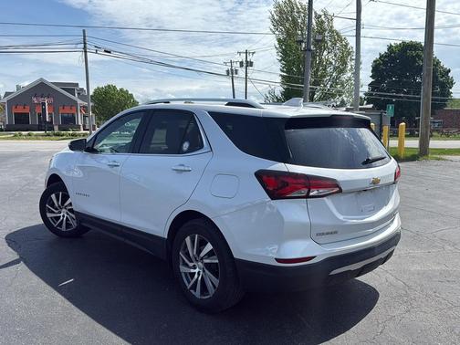 Iridescent Pearl Tricoat 2023 Chevrolet Equinox Premier w/1LZ