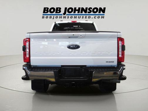 Oxford White 2023 Ford F-250 Lariat