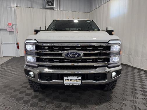 Oxford White 2023 Ford F-250 Lariat