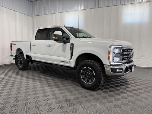 Oxford White 2023 Ford F-250 Lariat
