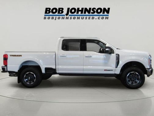 Oxford White 2023 Ford F-250 Lariat