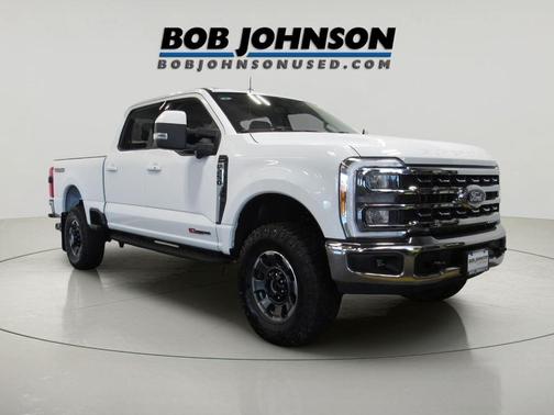 Oxford White 2023 Ford F-250 Lariat