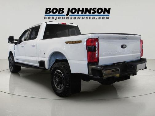 Oxford White 2023 Ford F-250 Lariat
