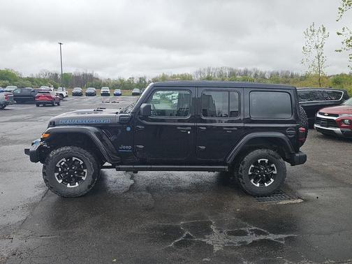 Black Clearcoat 2024 Jeep Wrangler 4xe Rubicon X