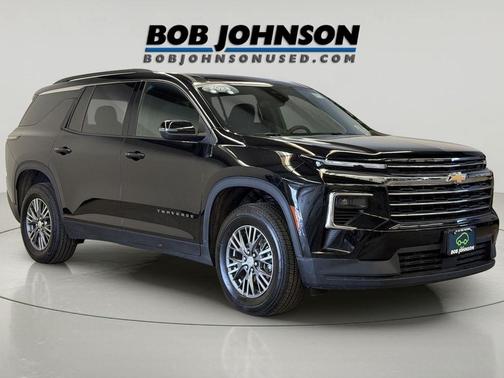 Mosaic Black Metallic 2025 Chevrolet Traverse LT