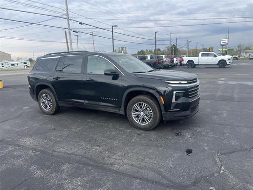 Mosaic Black Metallic 2025 Chevrolet Traverse LT