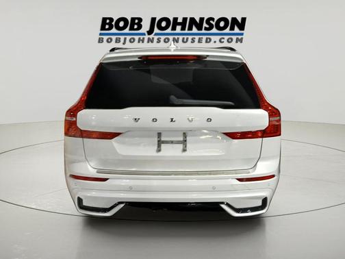 2023 Volvo XC60 B5 Plus Dark Theme