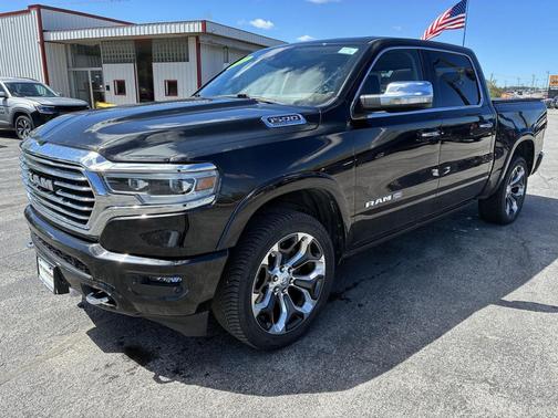 Diamond Black Crystal Pearlcoat 2021 RAM 1500 Longhorn
