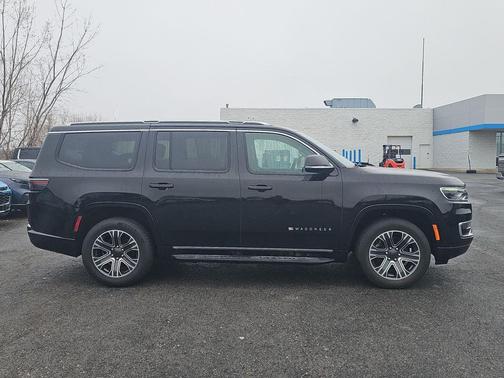 Diamond Black Crystal Pearlcoat 2024 Jeep Wagoneer Series II 4x4