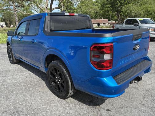 Velocity Blue 2025 Ford Maverick Lobo Standard