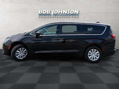 2020 Chrysler Voyager L