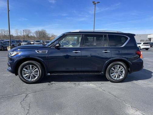 2022 INFINITI QX80 Luxe