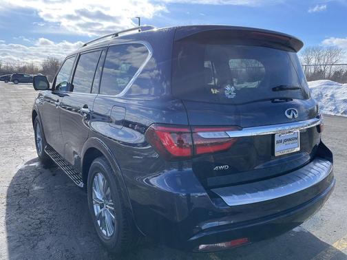 2022 INFINITI QX80 Luxe