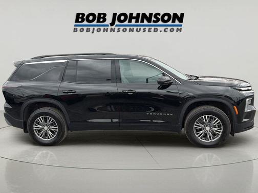Mosaic Black Metallic 2026 Chevrolet Traverse LT