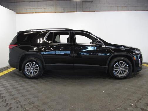 Mosaic Black Metallic 2023 Chevrolet Traverse LT Cloth