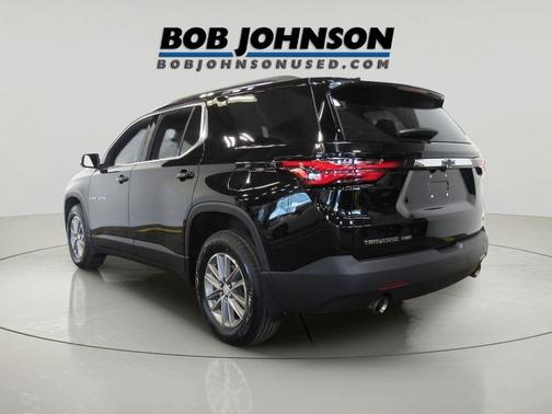 Mosaic Black Metallic 2023 Chevrolet Traverse LT Cloth
