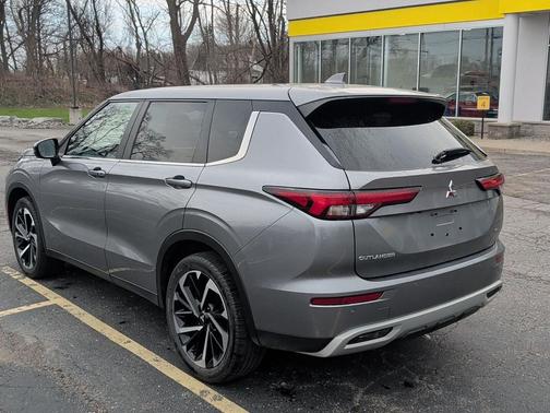 Mercury Gray Metallic 2022 Mitsubishi Outlander SE Launch Edition S-AWC
