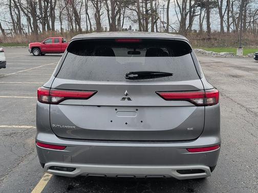 Mercury Gray Metallic 2022 Mitsubishi Outlander SE Launch Edition S-AWC