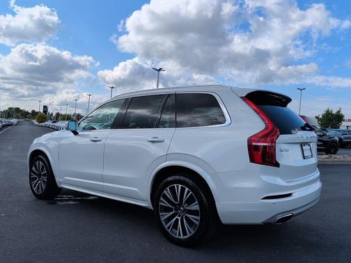 2020 Volvo XC90 T6 Momentum