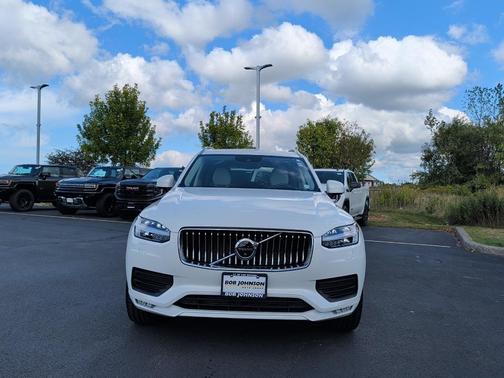 2020 Volvo XC90 T6 Momentum
