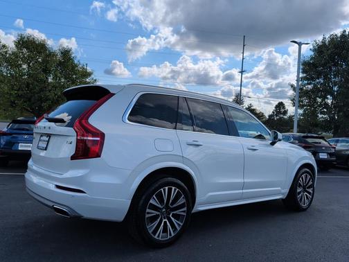 2020 Volvo XC90 T6 Momentum