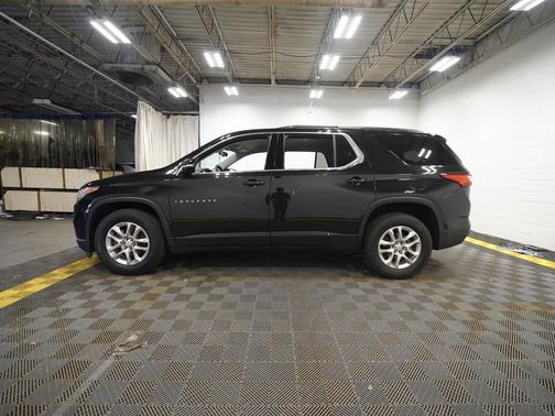 Mosaic Black Metallic 2019 Chevrolet Traverse LT Cloth