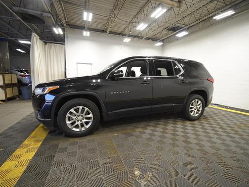 Mosaic Black Metallic 2019 Chevrolet Traverse LT Cloth