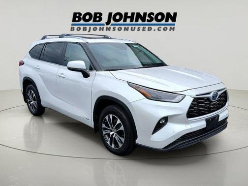 Wind Chill Pearl 2023 Toyota Highlander Hybrid XLE