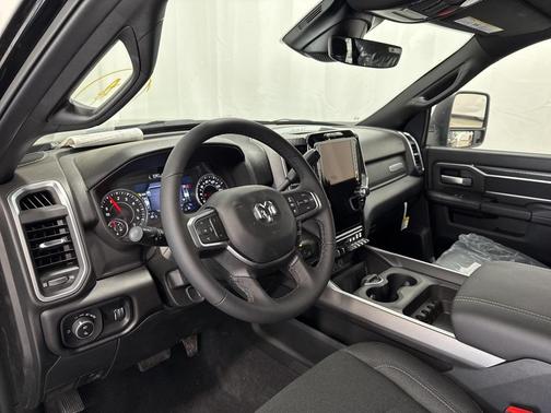 2025 RAM 2500 Big Horn Crew Cab 4x4 6'4' Box