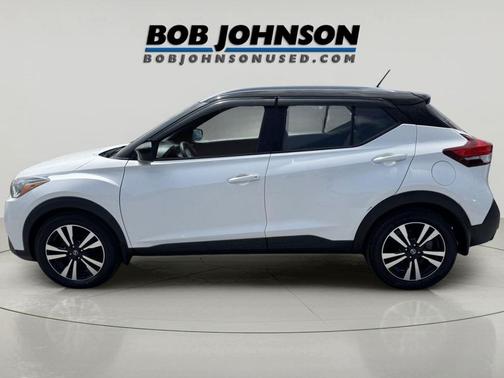Aspen White/Super Black 2018 Nissan Kicks SV
