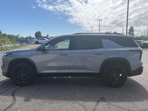 Sterling Grey Metallic 2025 Chevrolet Traverse RS