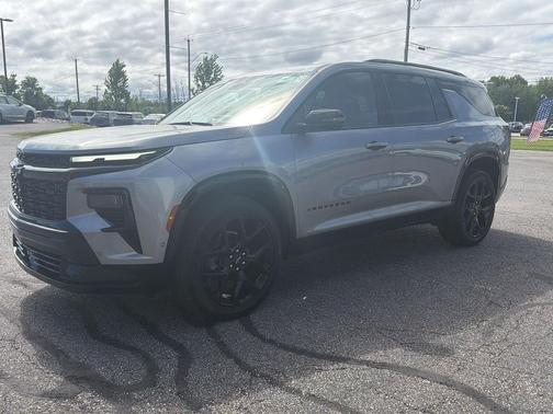 Sterling Grey Metallic 2025 Chevrolet Traverse RS