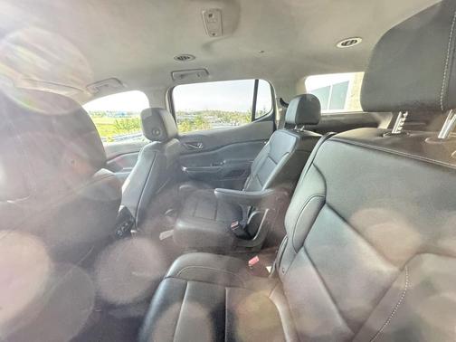 Sterling Metallic 2023 GMC Acadia AWD SLT