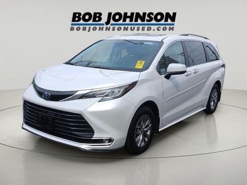 Wind Chill Pearl 2023 Toyota Sienna XLE