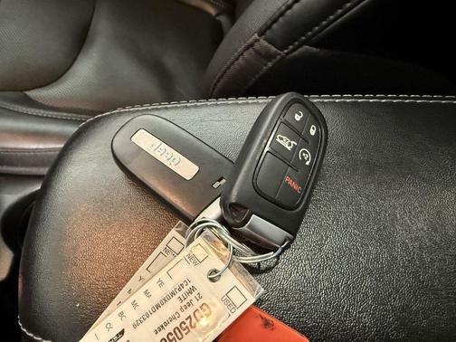 Bright White Clearcoat 2021 Jeep Cherokee Limited