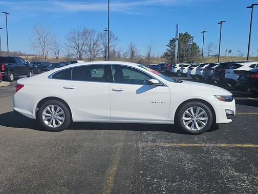 Summit White 2025 Chevrolet Malibu FWD 1LT