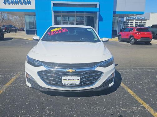 Summit White 2025 Chevrolet Malibu FWD 1LT