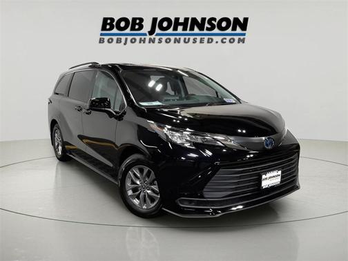 2023 Toyota Sienna LE