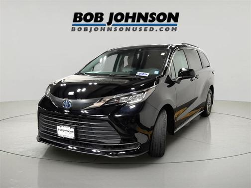 2023 Toyota Sienna LE