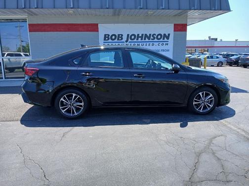 Aurora Black 2024 Kia Forte LXS