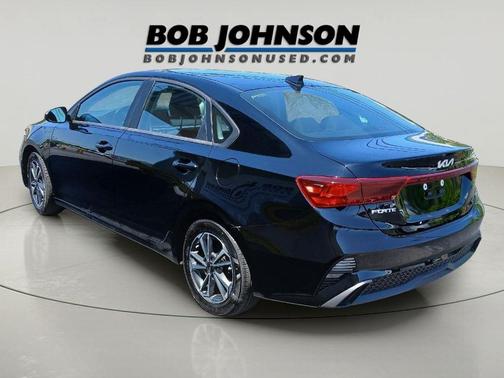 Aurora Black 2024 Kia Forte LXS