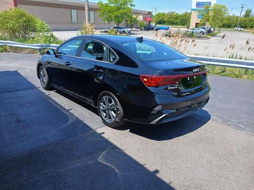 Aurora Black 2024 Kia Forte LXS